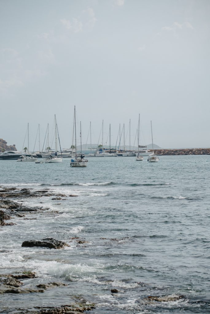 ibiza with kids - our 6 favorite family friendly beaches in santa eularia smoke free beach