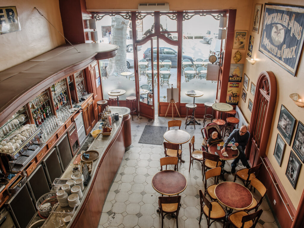 inside Cafe de France in l'Isle sur la Sorgue